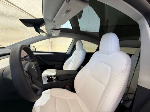Used 2023 Tesla Model Y Long Range AWD/4WD image 12