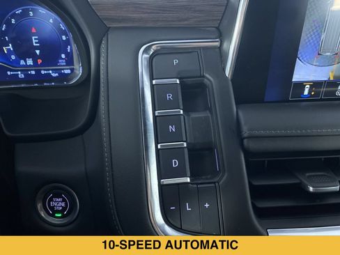 Certified 2022 Chevrolet Suburban Z71 w/ Luxury Package AWD/4WD image 7