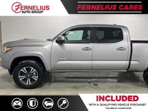 Used 2017 Toyota Tacoma TRD Sport image 4