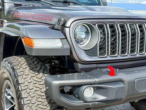 Used 2026 Jeep Wrangler Unlimited Rubicon AWD/4WD image 3