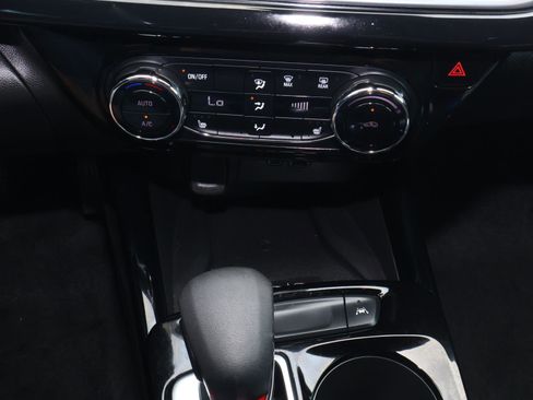 Used 2025 Chevrolet Trax RS w/ Sunroof Package FWD image 25