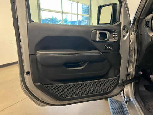 Used 2019 Jeep Wrangler Unlimited Sahara AWD/4WD image 25