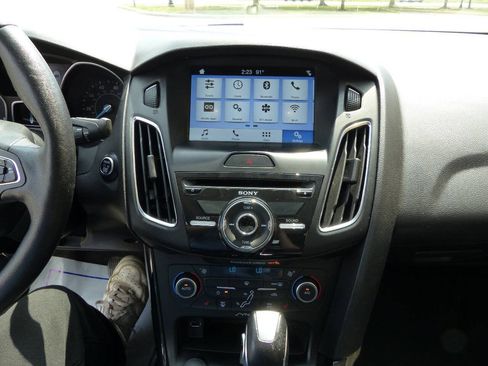 Used 2018 Ford Focus Titanium w/ Titanium Technology Package FWD image 31