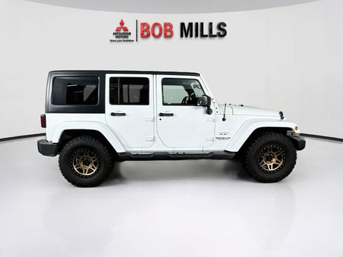 Used 2016 Jeep Wrangler Unlimited Sahara AWD/4WD image 8