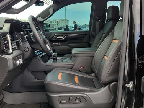 Used 2023 GMC Sierra 1500 AT4 w/ Technology Package AWD/4WD image 2