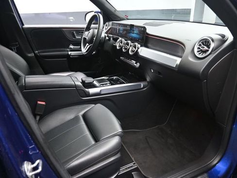 Used 2021 Mercedes-Benz GLB 250 w/ Premium Package image 29