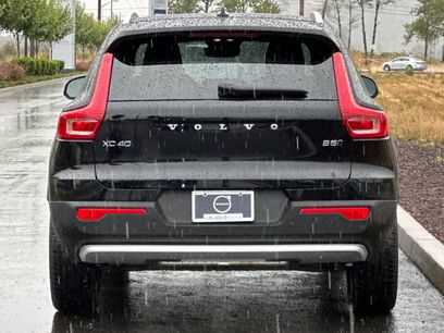 Used 2025 Volvo XC40 B5 Core