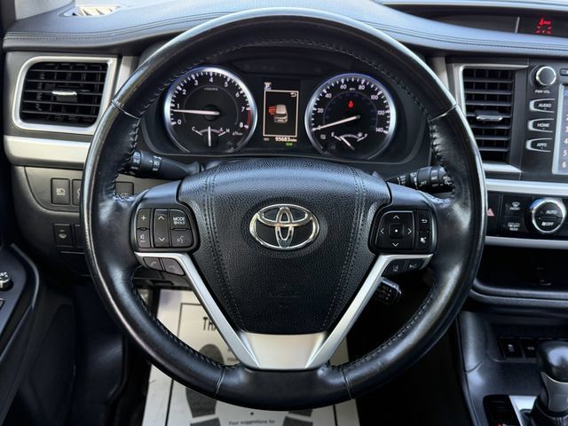 Used 2017 Toyota Highlander SE AWD/4WD image 12