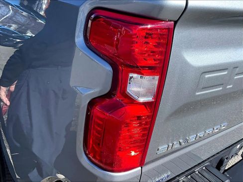 Used 2023 Chevrolet Silverado 1500 LT image 33