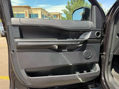 Used 2019 Ford Expedition XLT w/ Equipment Group 202A AWD/4WD image 10