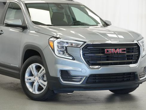 Used 2024 GMC Terrain SLE w/ Driver Convenience Package AWD/4WD image 9