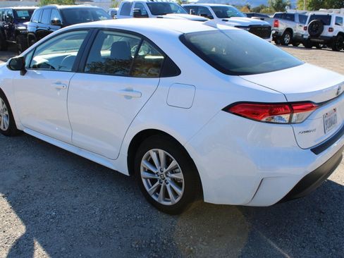 Used 2025 Toyota Corolla Hybrid Sedan image 6