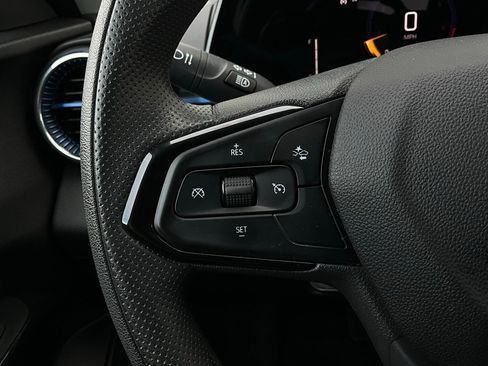 Used 2025 Chevrolet Trax LT image 32