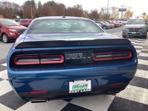 Used 2023 Dodge Challenger SXT image 5