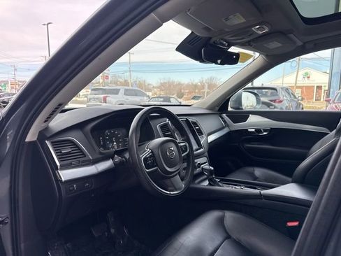 Used 2018 Volvo XC90 T5 Momentum w/ Convenience Package image 9