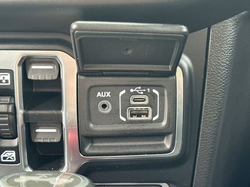 Used 2021 Jeep Wrangler Unlimited Rubicon w/ Uconnect 4C Nav & Sound Group AWD/4WD image 36
