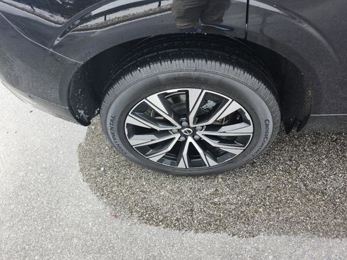 Used 2023 Volvo XC60 B5 Plus image 6