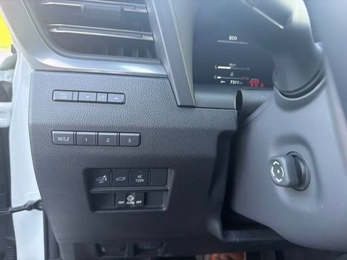 Used 2025 Lexus GX 550 w/ Cold Area Package AWD/4WD image 11