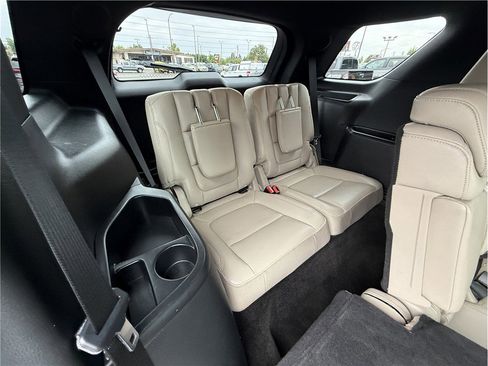 Used 2018 Ford Explorer Limited w/ Ford Safe & Smart Package FWD image 15
