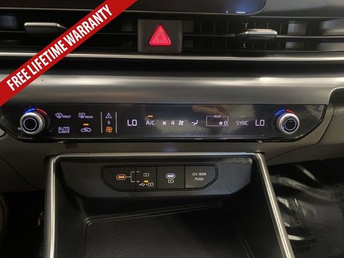 Used 2025 Kia Carnival FWD image 37