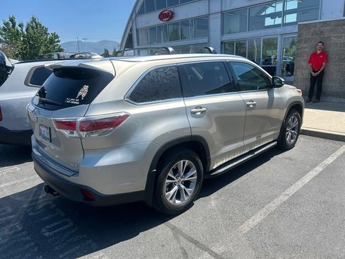 Used 2015 Toyota Highlander XLE FWD image 3