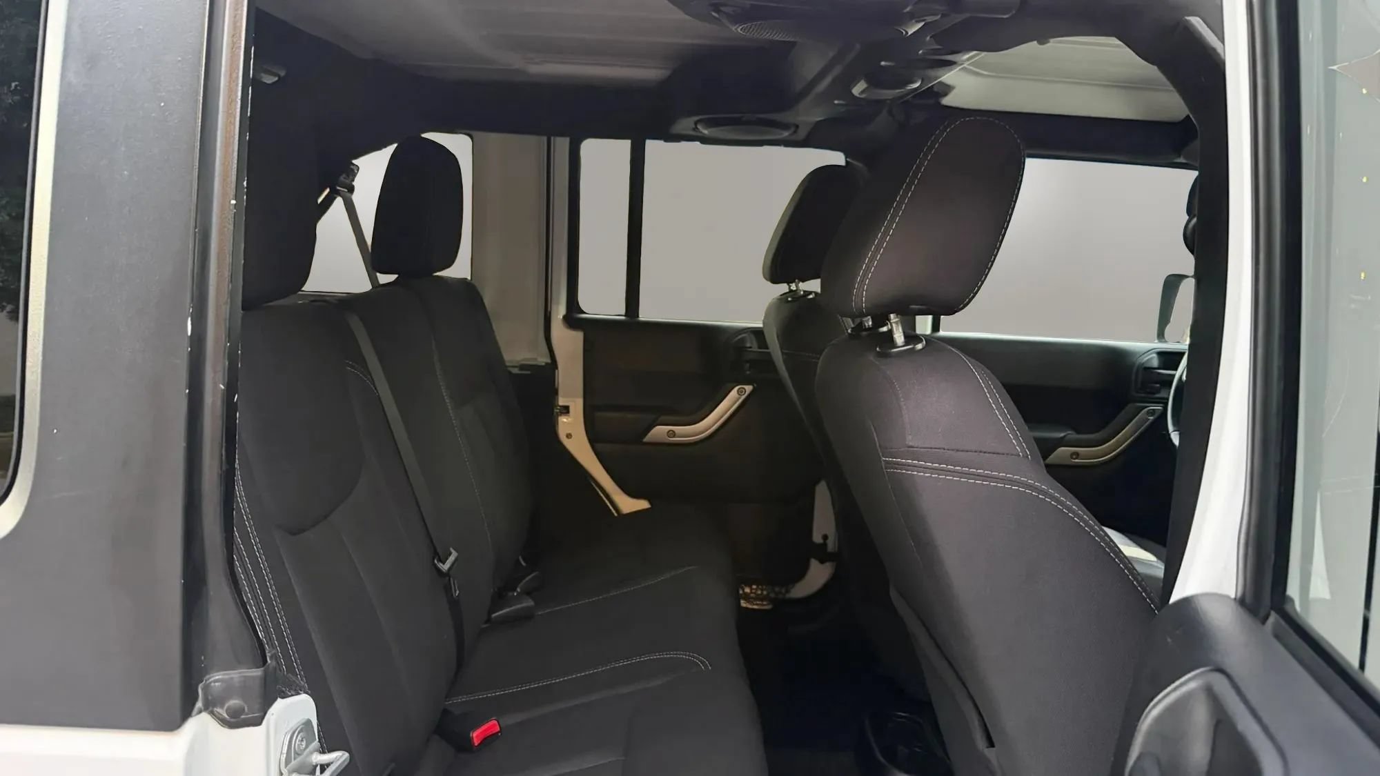 Used 2013 Jeep Wrangler Unlimited Sahara w/ Connectivity Group AWD/4WD image 19