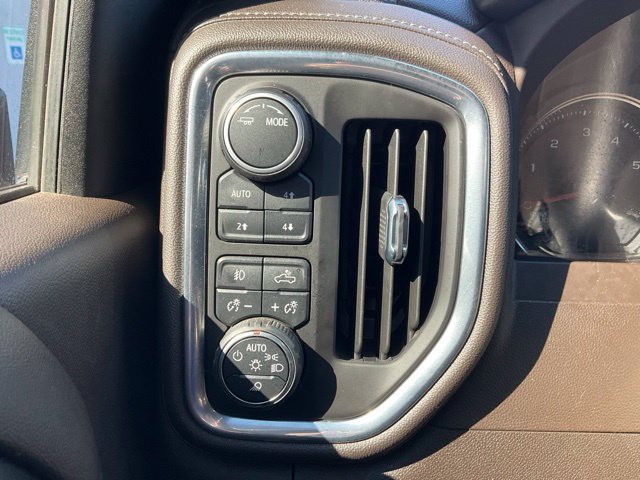 Used 2022 Chevrolet Silverado 2500 LTZ w/ LTZ Convenience Package AWD/4WD image 11