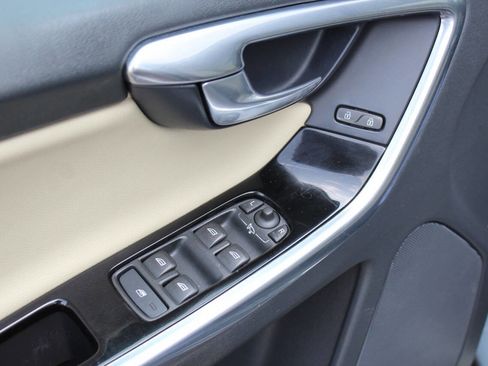 Used 2016 Volvo XC60 T6 Platinum w/ Climate Package image 10