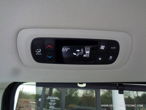 Used 2021 Chrysler Pacifica Touring-L FWD image 20