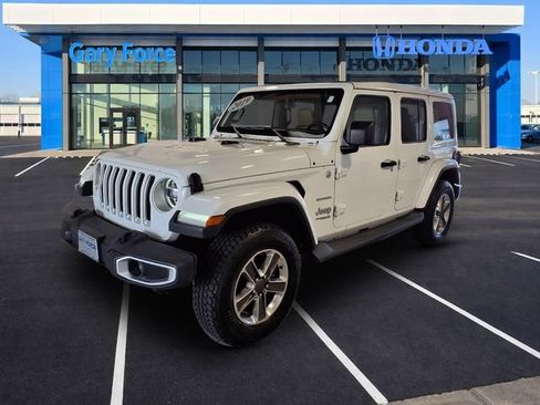 Used 2019 Jeep Wrangler Unlimited Sahara AWD/4WD image 4