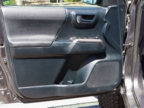Used 2016 Toyota Tacoma TRD Off-Road w/ Towing Package RWD image 15
