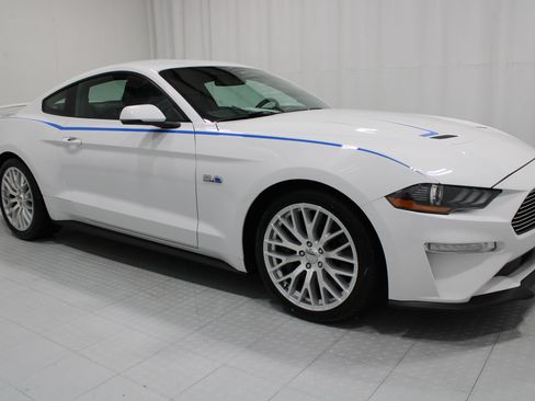 Used 2019 Ford Mustang GT Premium w/ GT Performance Package RWD image 4