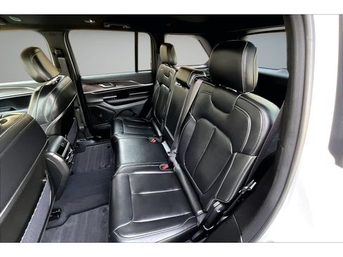 Certified 2025 Jeep Grand Cherokee Limited AWD/4WD image 34