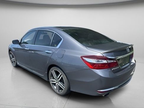 Used 2017 Honda Accord Sport image 8