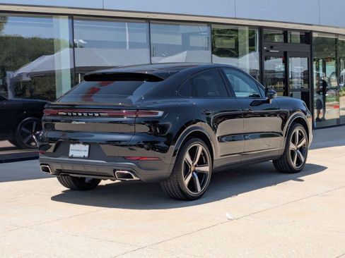 Certified 2025 Porsche Cayenne Coupe image 9