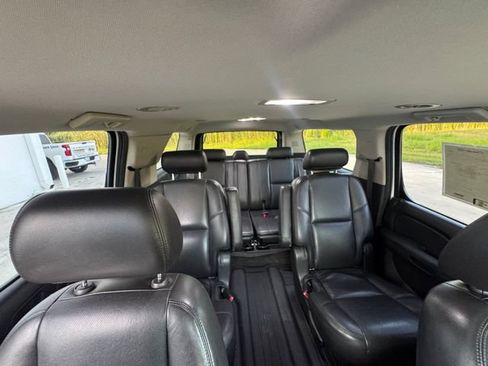 Used 2009 Chevrolet Suburban LTZ AWD/4WD image 32
