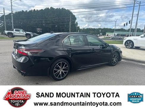 Used 2023 Toyota Camry SE FWD image 3