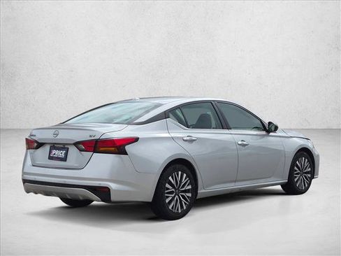Used 2024 Nissan Altima 2.5 SV FWD image 5