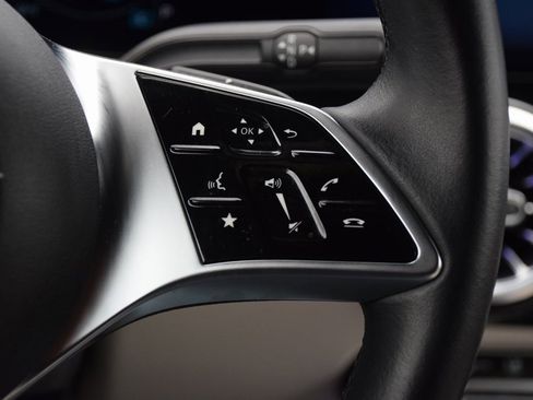 Certified 2025 Mercedes-Benz GLA 250 image 23