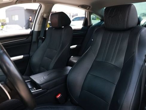 Used 2018 Honda Accord Touring image 9