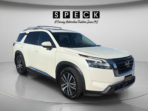 Used 2024 Nissan Pathfinder Platinum AWD/4WD image 7