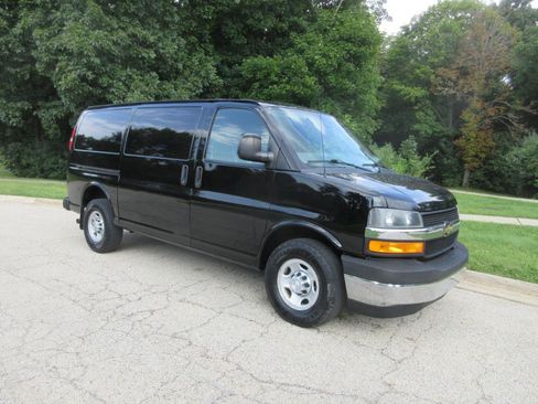 Used 2018 Chevrolet Express 2500 w/ Driver Convenience Package RWD image 4