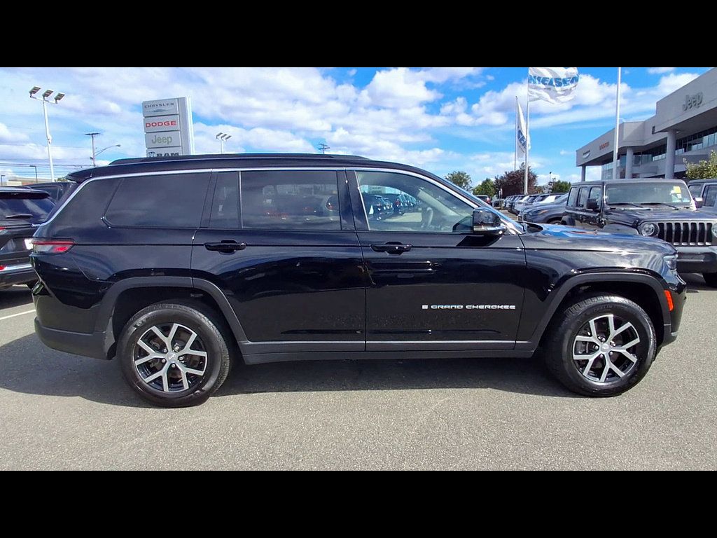 Used 2025 Jeep Grand Cherokee L Limited AWD/4WD image 9