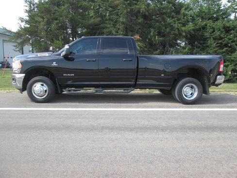 Used 2024 RAM 3500 Big Horn w/ Protection Group AWD/4WD image 10