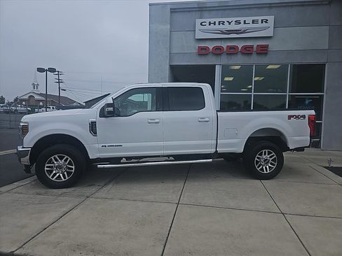 Used 2019 Ford F250 Lariat w/ Lariat Value Package image 3