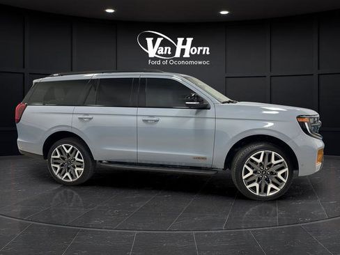 Used 2025 Ford Expedition Tremor AWD/4WD image 8