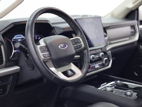 Used 2022 Ford Expedition XLT AWD/4WD image 14