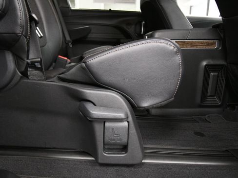 Used 2026 Toyota Sienna Platinum AWD/4WD image 27