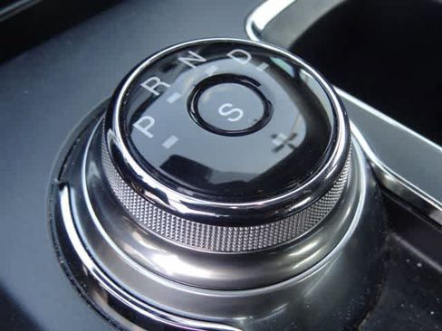Used 2019 Ford Fusion SE FWD image 16