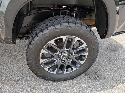 Used 2017 Toyota Tacoma SR5 w/ Tow Package AWD/4WD image 28